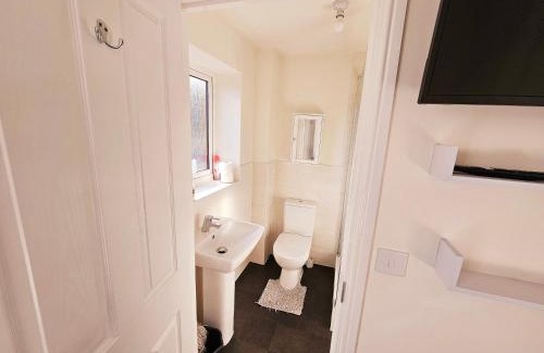 Telford Cama Y Desayuno | 3 Guest Rooms in a 3bed house with kitchen, ENSUITE options also available