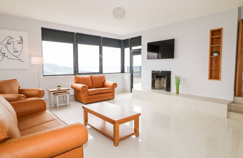 Fahan Cabaña | 3 HARBOUR VIEW, family friendly in Buncrana, County Donegal