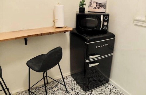 Mariposa Apartamento | #3 Historic 1930’s studio -King Bed- Kitchenette