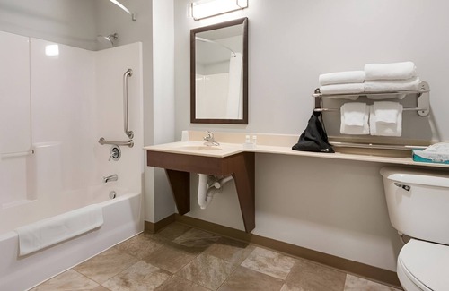 Wixom Hotel | 3 Home-Like Rooms w/ Full Kitchen Perfect Owners - Enjoy Paradise Park!