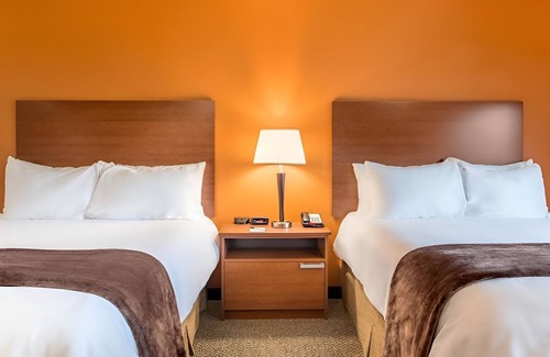 Wixom Hotel | 3 Home-Like Rooms w/ Full Kitchen Perfect Owners - Enjoy Paradise Park!