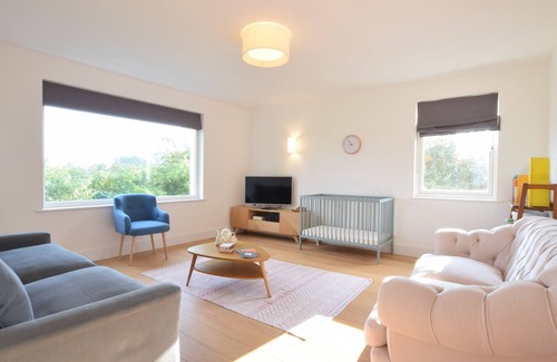 Yoxford Cabaña | 3 HOPTON YARD, YOXFORD, pet friendly, with hot tub in Yoxford