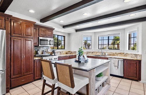 Vista Casa | 3 House Estate- Family Adventureland, sleeps 20+