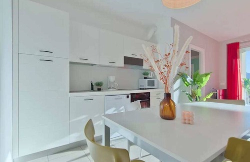 Maccagno Apartamento | Apartamento contemporáneo de 3 dormitorios con piscina, jacuzzi, WIFI