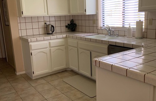 Palmdale Condominio | 3-King bedrooms Townhouse in the AVCC in Palmdale CA