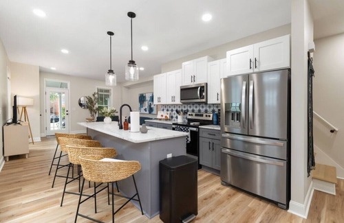 Victorian Village Apartamento | 3 King Beds | Free Parking | Fenced Yard | OSU