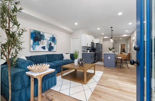 Victorian Village Apartamento | 3 King Beds | Free Parking | Fenced Yard | OSU