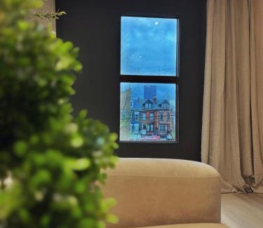 East Allegheny Apartamento | 3 KING beds Free Parking Modern Luxe Escape