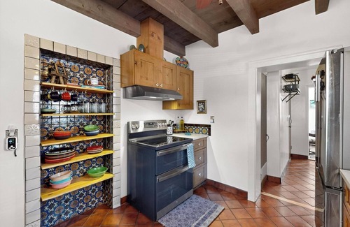 Sawmill Area Casa | 3 King Beds+Hot Tub+Walkers Paradise+Gated Parking+Instant Hot+Refrigerated Air