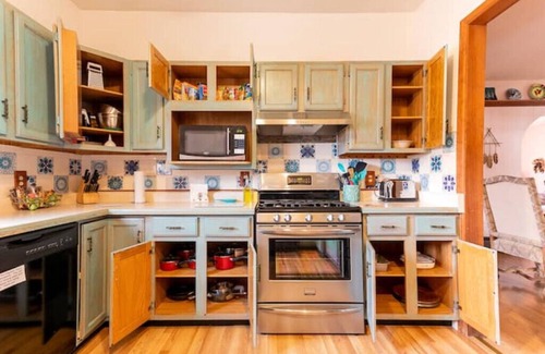 Grand Junction Casa | 3 King Beds-Hot Tub-Firepit-Historic-Downtown