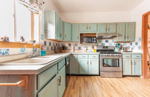 Grand Junction Casa | 3 King Beds-Hot Tub-Firepit-Historic-Downtown