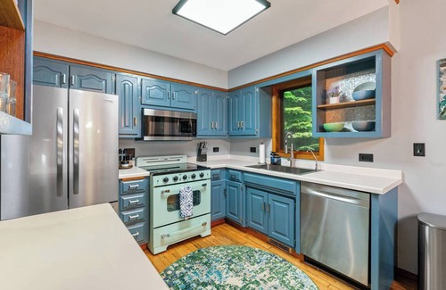 Baileys Harbor Casa | 3 King Beds | Private Shoreline