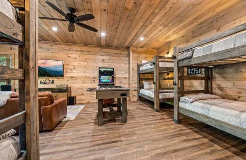 Gatlinburg - Pigeon Forge Chalet De Esquí | 3 King Suites 5 mi to Parkway View Gaga Ball Court