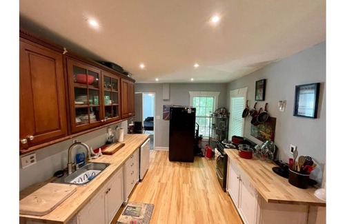 Lawrenceville Casa | 3 Kings, 70” 4k TV Renovated Ranch 1920 in downtown Lawrenceville! 30 min to ATL