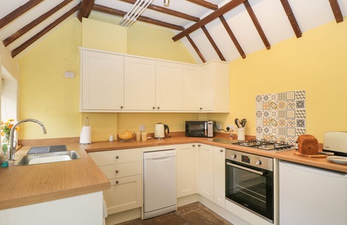 Cheltenham Cabaña | 3 LAKE COTTAGES, romantic, with a garden in Prestbury