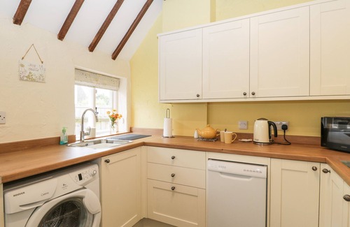 Cheltenham Cabaña | 3 LAKE COTTAGES, romantic, with a garden in Prestbury