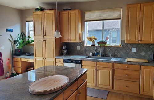 Lyons Casa | 3 Level House: 4 Bdrm/3.5 bath: Sleeps 8 +2-4 possible -180 day minimum