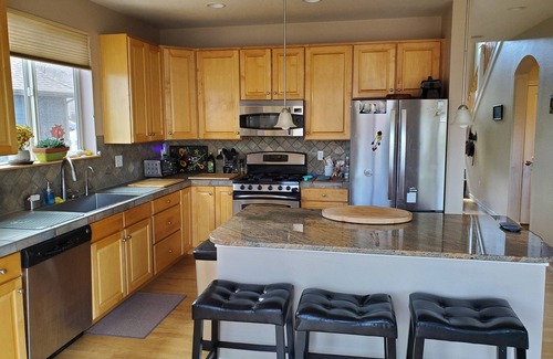Lyons Casa | 3 Level House: 4 Bdrm/3.5 bath: Sleeps 8 +2-4 possible -180 day minimum