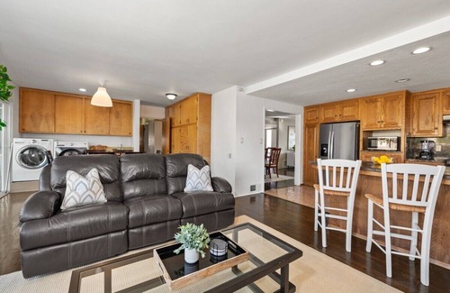 National City Casa | Tres Salón / Spacious / Family Friendly / Retreat