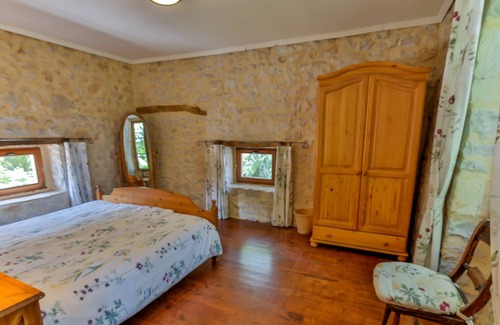 Degagnac Casa | 3 casas de vacaciones de lujo con piscina en una pequeña finca en Dordoña / Lot