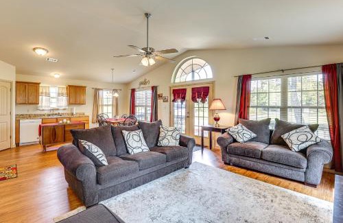 Fort Coffee Casa | 3 Mi to Arkansas River Rural Family Home with Yard