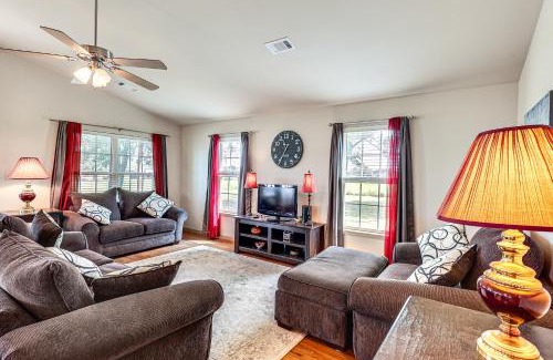 Fort Coffee Casa | 3 Mi to Arkansas River Rural Family Home with Yard