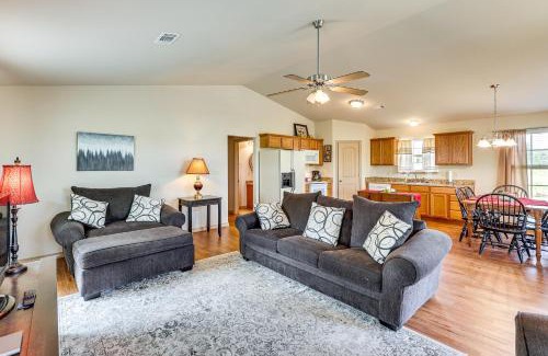 Fort Coffee Casa | 3 Mi to Arkansas River Rural Family Home with Yard