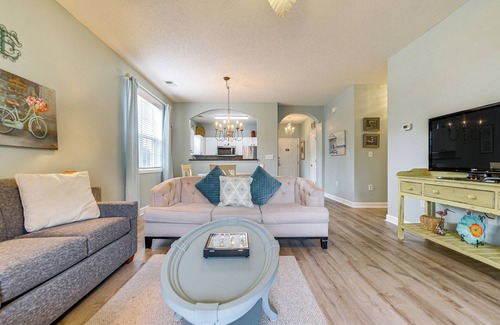 North Myrtle Beach Apartamento | 3 Mi to Beach: North Myrtle Beach Condo w/ Patio!