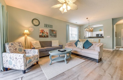 North Myrtle Beach Apartamento | 3 Mi to Beach: North Myrtle Beach Condo w/ Patio!