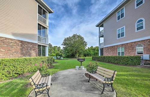 North Myrtle Beach Apartamento | 3 Mi to Beach: North Myrtle Beach Condo w/ Patio!