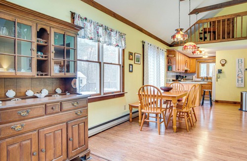 Cotuit Casa | 3 Mi to Beaches & Golfing: Family Gem in Cotuit