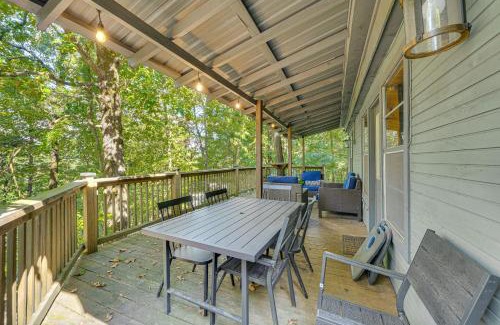 Broken Bow Casa | 3 Mi to Beavers Bend State Park Hot Tub Hideaway!