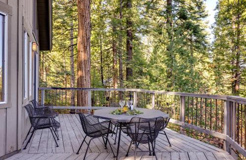 Arnold Casa | 3 Mi to Big Trees State Park Cabin with Deck