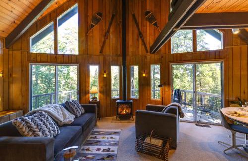 Arnold Casa | 3 Mi to Big Trees State Park Cabin with Deck
