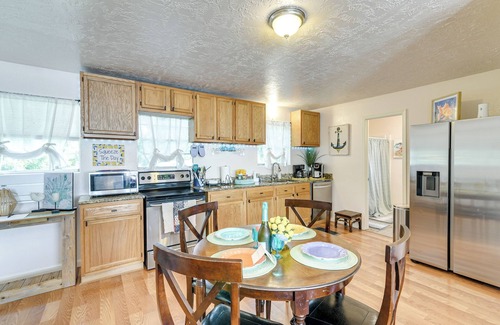 Bacliff Apartamento | 3 Mi to Boardwalk: Bacliff Apartment w/ Hot Tub