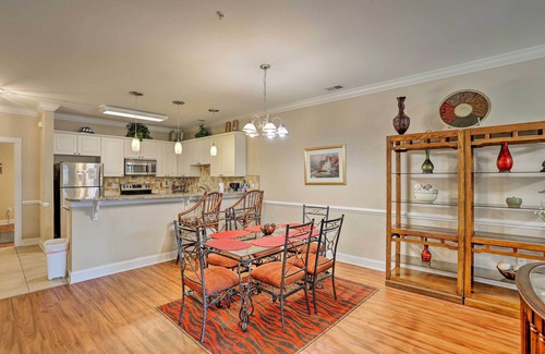 Central Myrtle Beach Apartamento | 3 Mi to Broadway at the Beach: Condo w/ Pool!