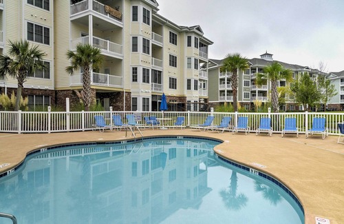 Central Myrtle Beach Apartamento | 3 Mi to Broadway at the Beach: Condo w/ Pool!