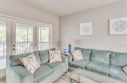 North Myrtle Beach Apartamento | 3 Mi to Cherry Grove Beach Coastal Condo Retreat!