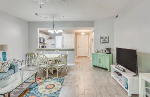 North Myrtle Beach Apartamento | 3 Mi to Cherry Grove Beach Coastal Condo Retreat!