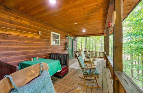 Byrdstown Casa | 3 Mi to Dale Hollow Lake Wooded Retreat with Decks!