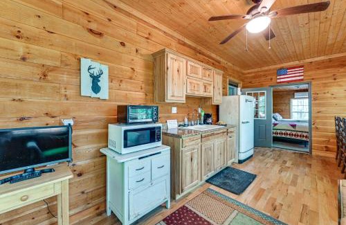 Byrdstown Casa | 3 Mi to Dale Hollow Lake Wooded Retreat with Decks!