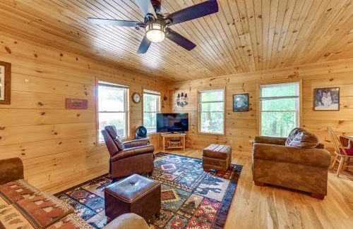 Byrdstown Casa | 3 Mi to Dale Hollow Lake Wooded Retreat with Decks!