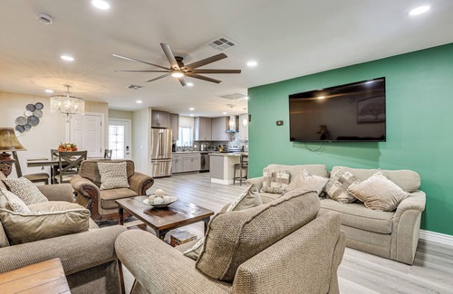 Phoenix Casa | 3 Mi to Desert Diamond Arena: Peoria Home w/Yard!