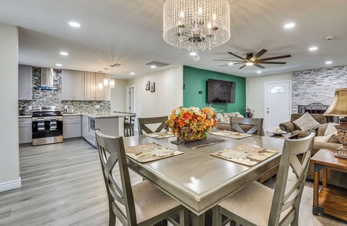 Phoenix Casa | 3 Mi to Desert Diamond Arena: Peoria Home w/Yard!