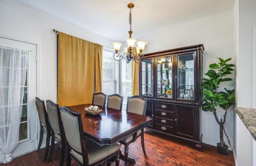 Euless Casa | 3 Mi to DFW Pet-Friendly Euless Home