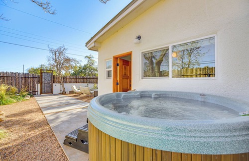 Southside Condominio | 3 Mi to Downtown - Condo w/ Hot Tub in Santa Fe!