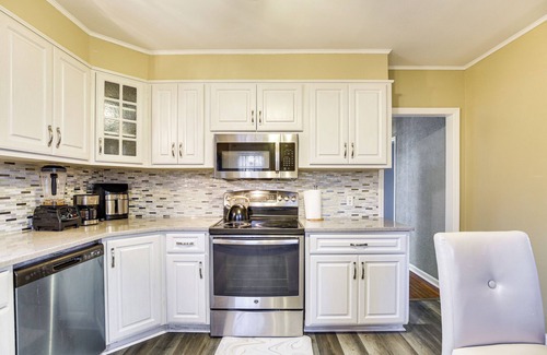 White Plains Casa | 3 Mi to Downtown: Spacious White Plains Home