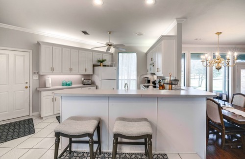 Aubrey Casa | ~ 3 Mi to Dtwn: Aubrey Vacation Rental w/ Patio!