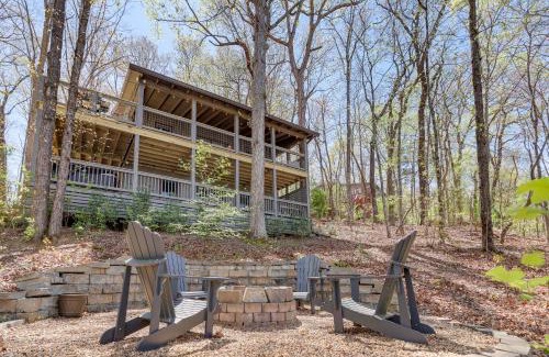 Blue Ridge Casa | 3 Mi to Dtwn Blue Ridge Cabin with Hot Tub and Views