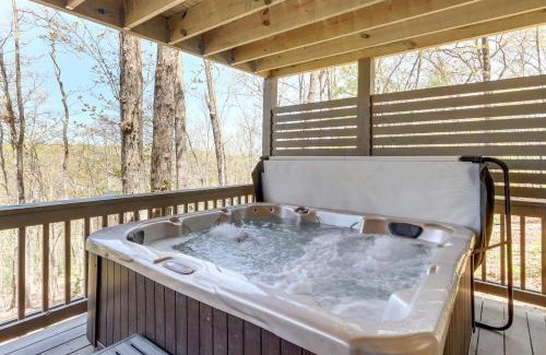Blue Ridge Casa | 3 Mi to Dtwn Blue Ridge Cabin with Hot Tub and Views